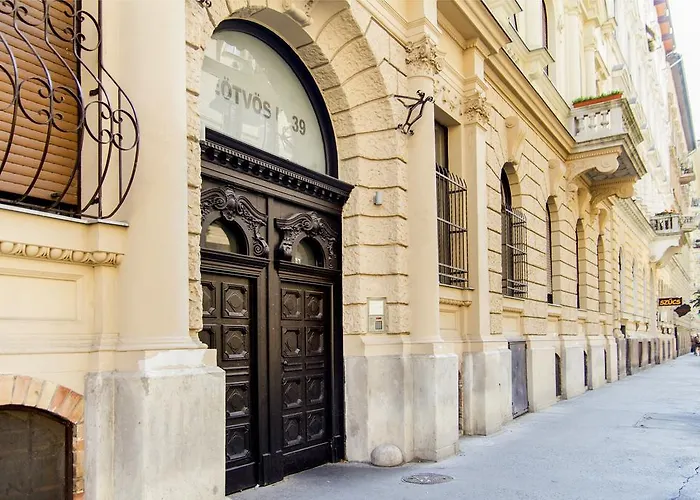 Eoetvoes Apartament *