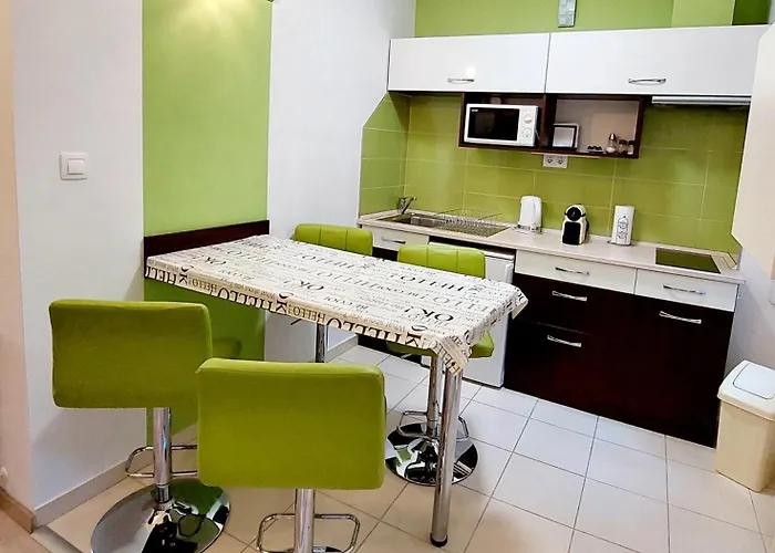 Apartament Eoetvoes *