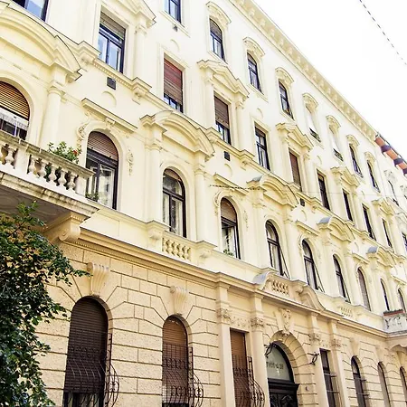 Apartment Eoetvoes *