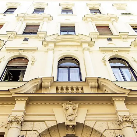 Eötvös * Budapest